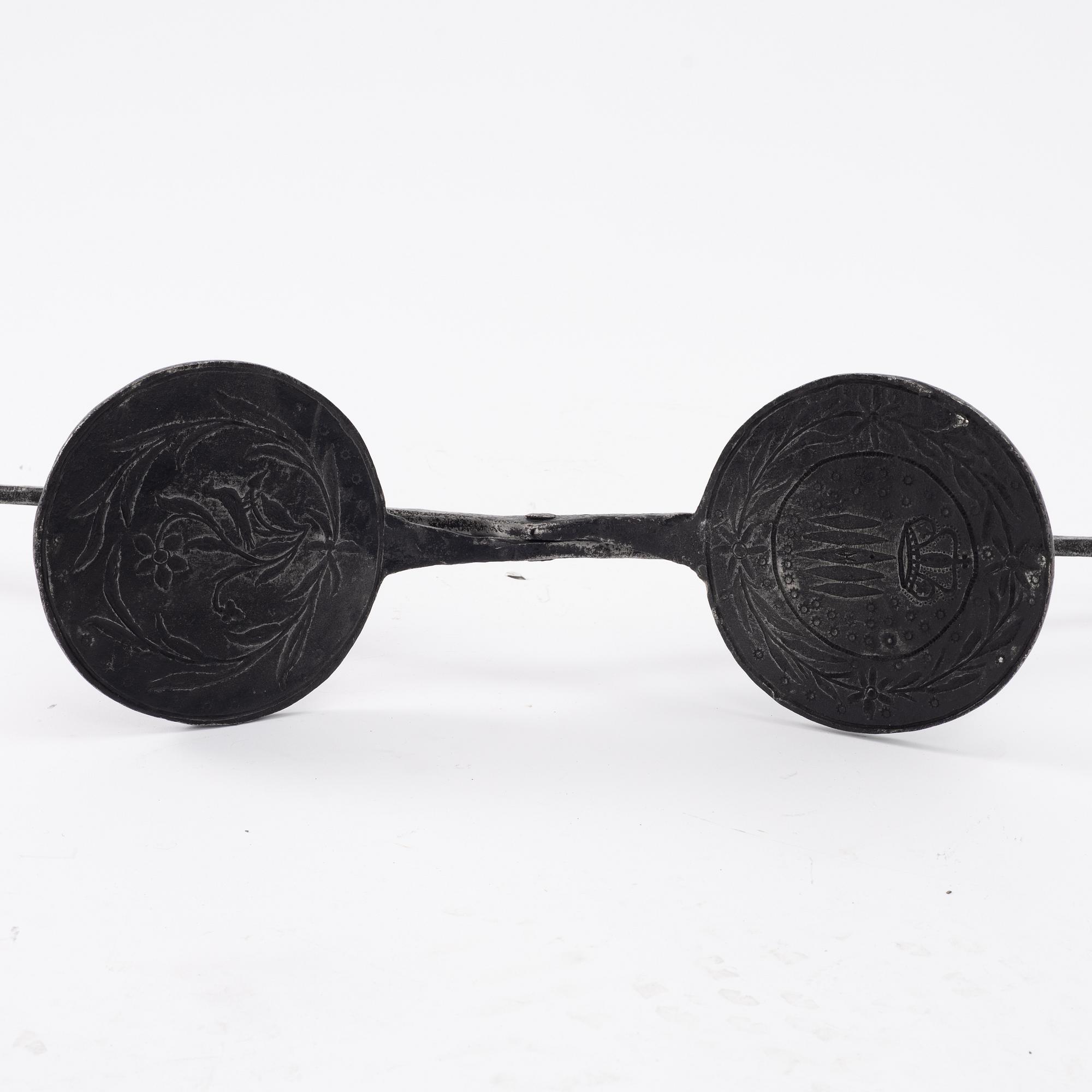 A set of seven iron items, 18th / 19th century.