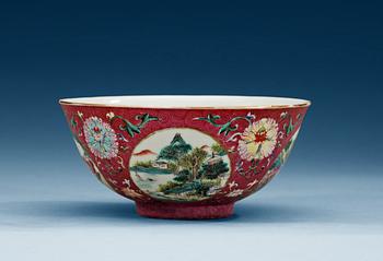 1558. A famille rose 'sgrafitto' bowl, late Qing dynasty.