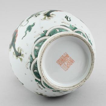 VAS, porslin, Kina, 1900-tal.