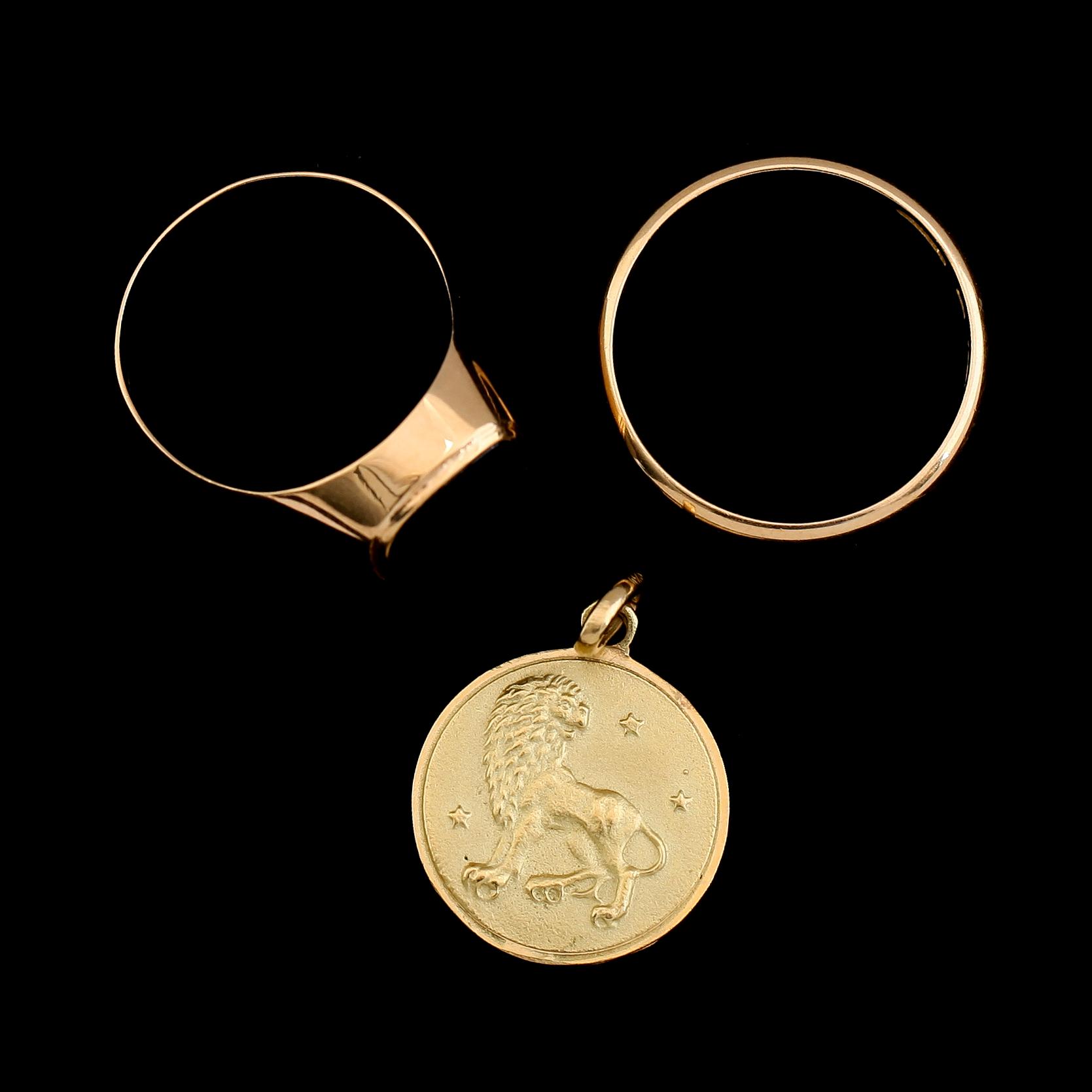 RINGAR OCH HÄNGE, 18K guld. Total vikt ca 12 g.