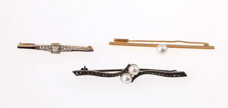 BROSCHER, 3 st, guld, silver, diamant och markasiter.