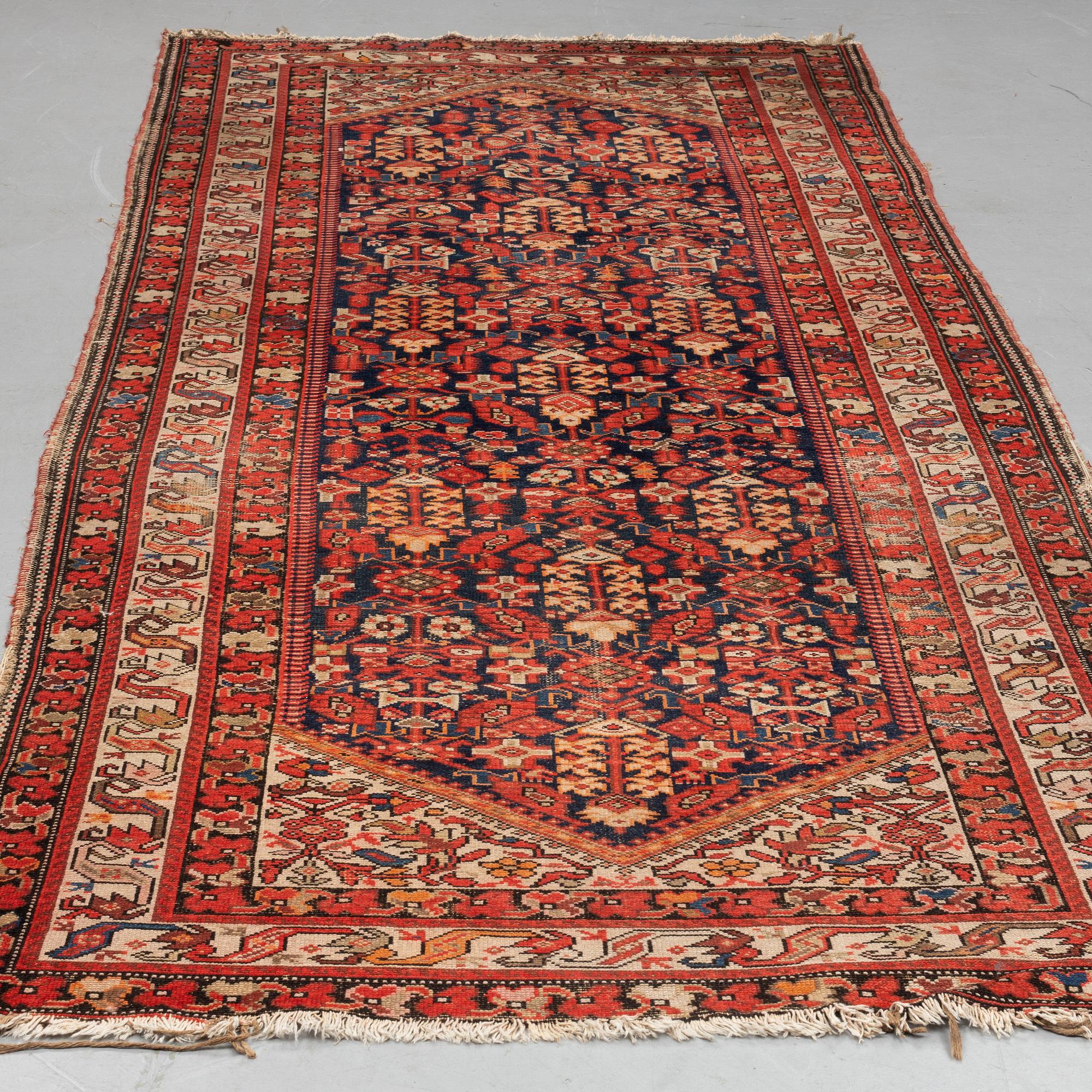 Gallerimatta, antik/semiantik Malajir, ca 355 x 149 cm.