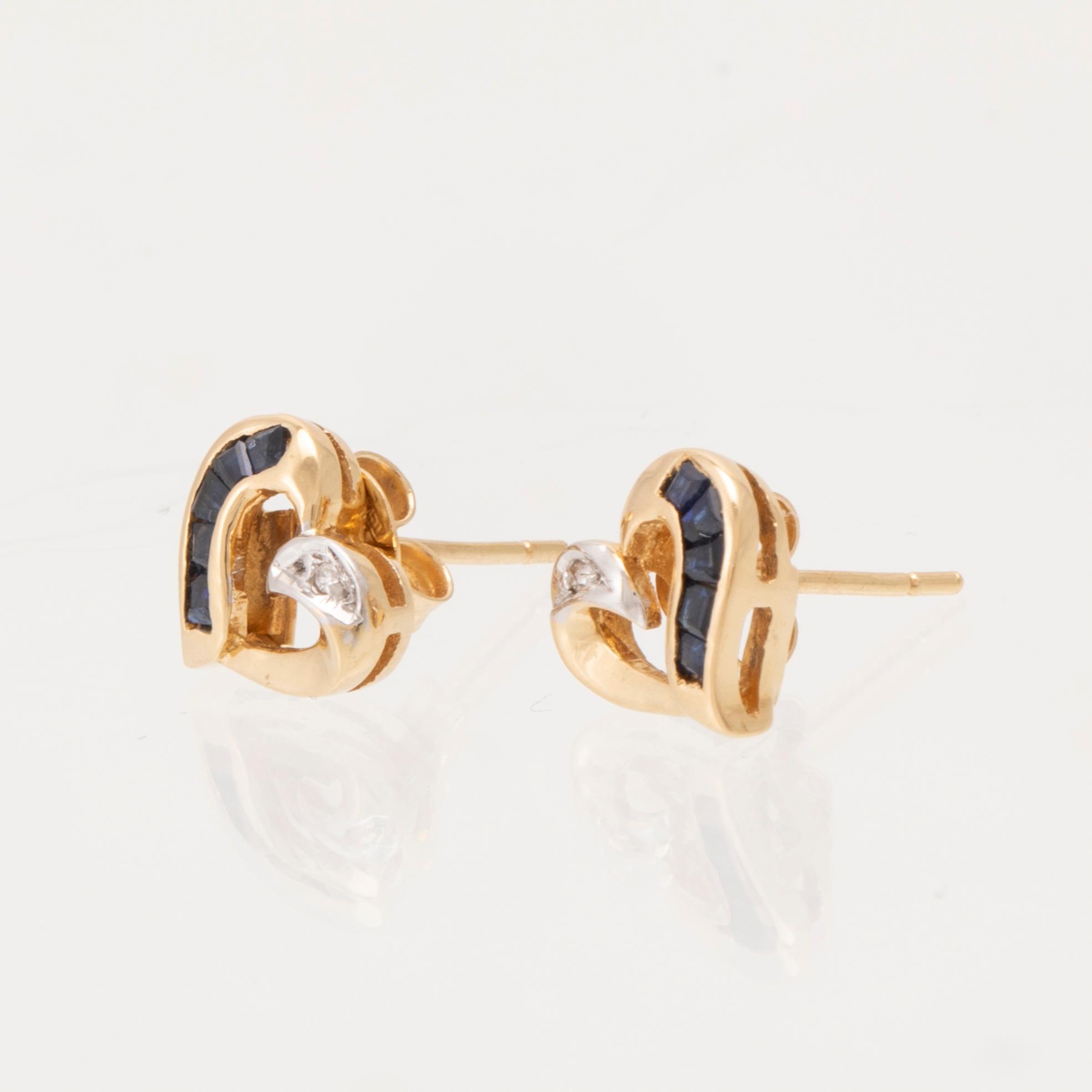 Bucherer örhängen 18K vitt och rött guld med runda briljantslipade diamanter samt blåa stenar.