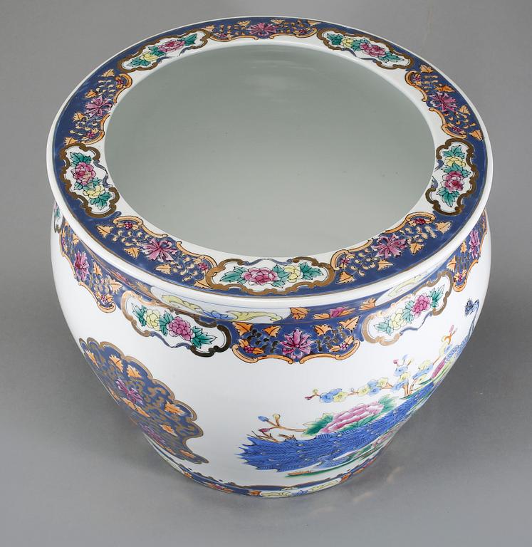 YTTERFODER, porslin, Kina, 1900-talets fjärde kvartal.