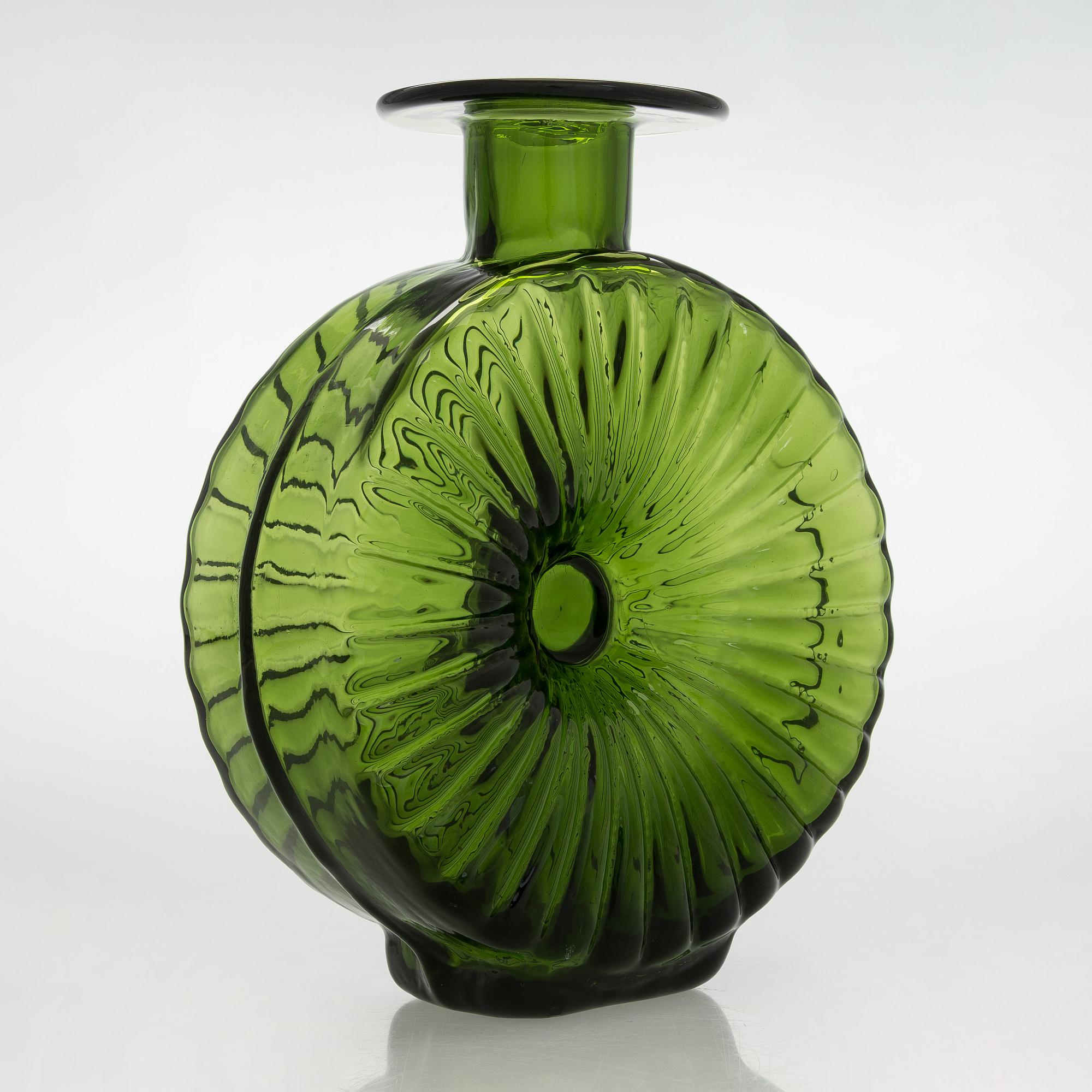 Helena Tynell, a 'Sun bottle' for Riihimäen Lasi Oy. In production 1964-1974.
