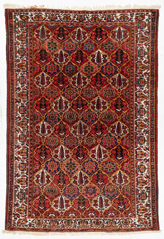 Rug, Bakhtiari, ca 310 x 210 cm.