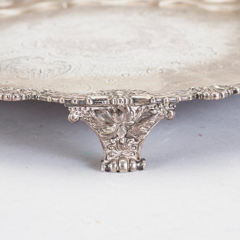 SALVER, silver. Robert Gray & Sons, Glasgow 1823. Vikt ca 1800 g.