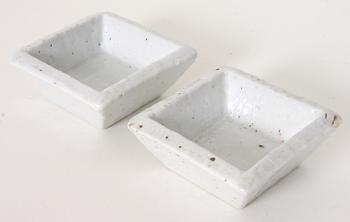 SALTKAR, ett par, chamotterat stengods, Gunnar Nylund, Rörstrand.