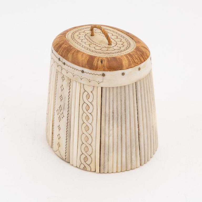 Thore Sunna, ask med lock, före 1965, signerad.