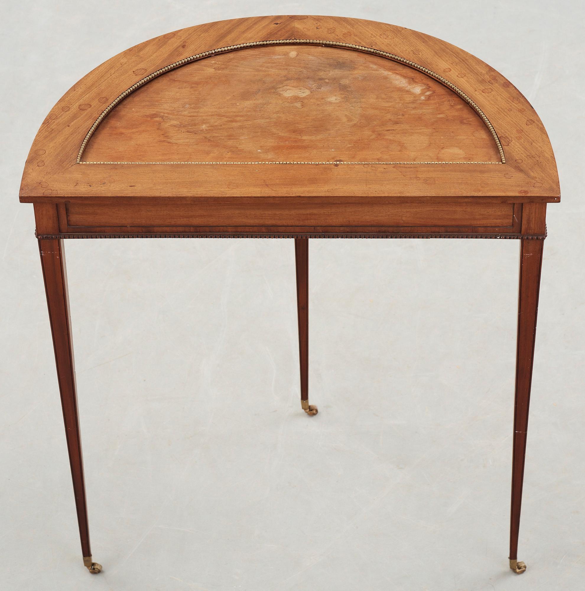 BORD. Sengustavianskt stockholmsarbete, omkring år 1800.