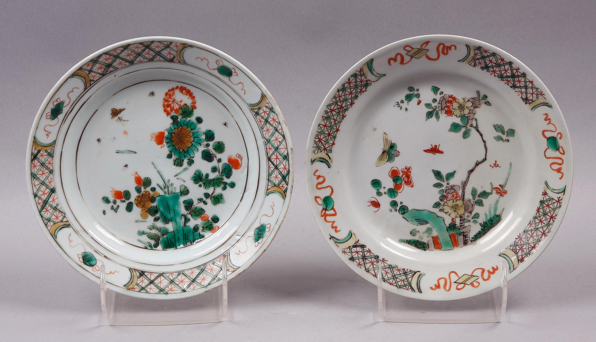 TALLRIKAR, 2 st, porslin, Kina, Kangxi 1700-tal.