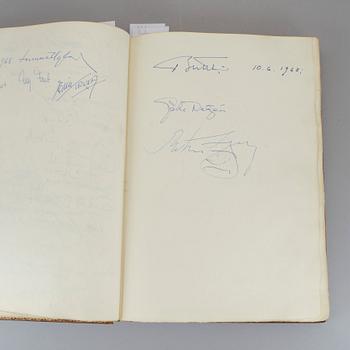 GÄSTBOK MED KÄNDISAUTOGRAFER, Kockska Krogen i Malmö, 1968-92.