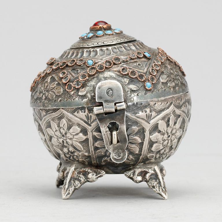 DOSA, silver, Turkiet, troligen omkring sekelskiftet 1900. Vikt ca 78 gram.