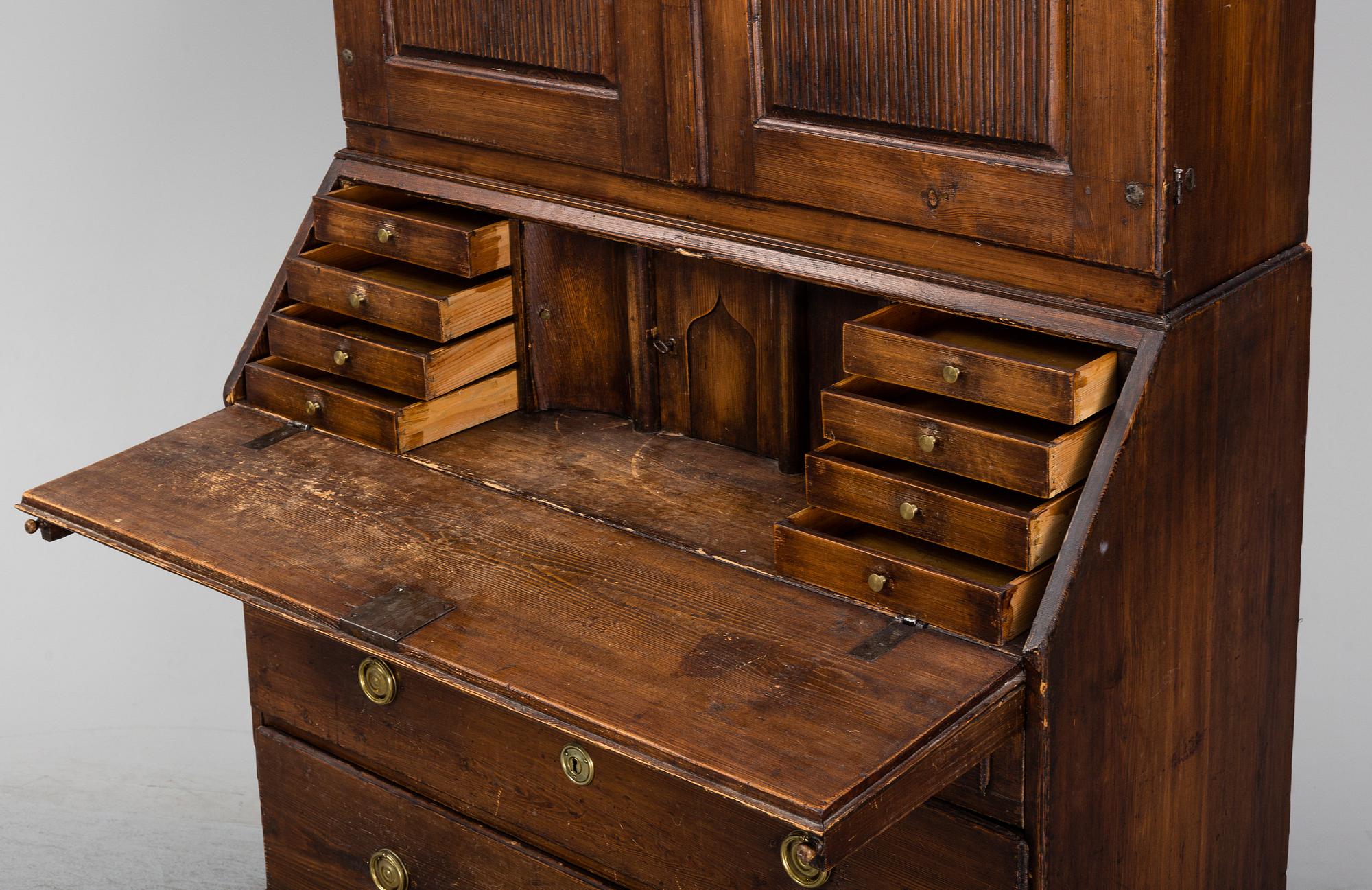 An early 19th Century pine cabinet.