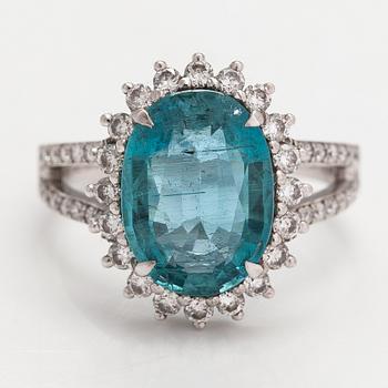 A 14K white gold ring with a ca 3.35 ct emerald and diamonds ca. 0.69 ct in total. IGI certificate.