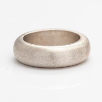 Kaija Aarikka, A sterling silver ring. Platinoro, Turku.