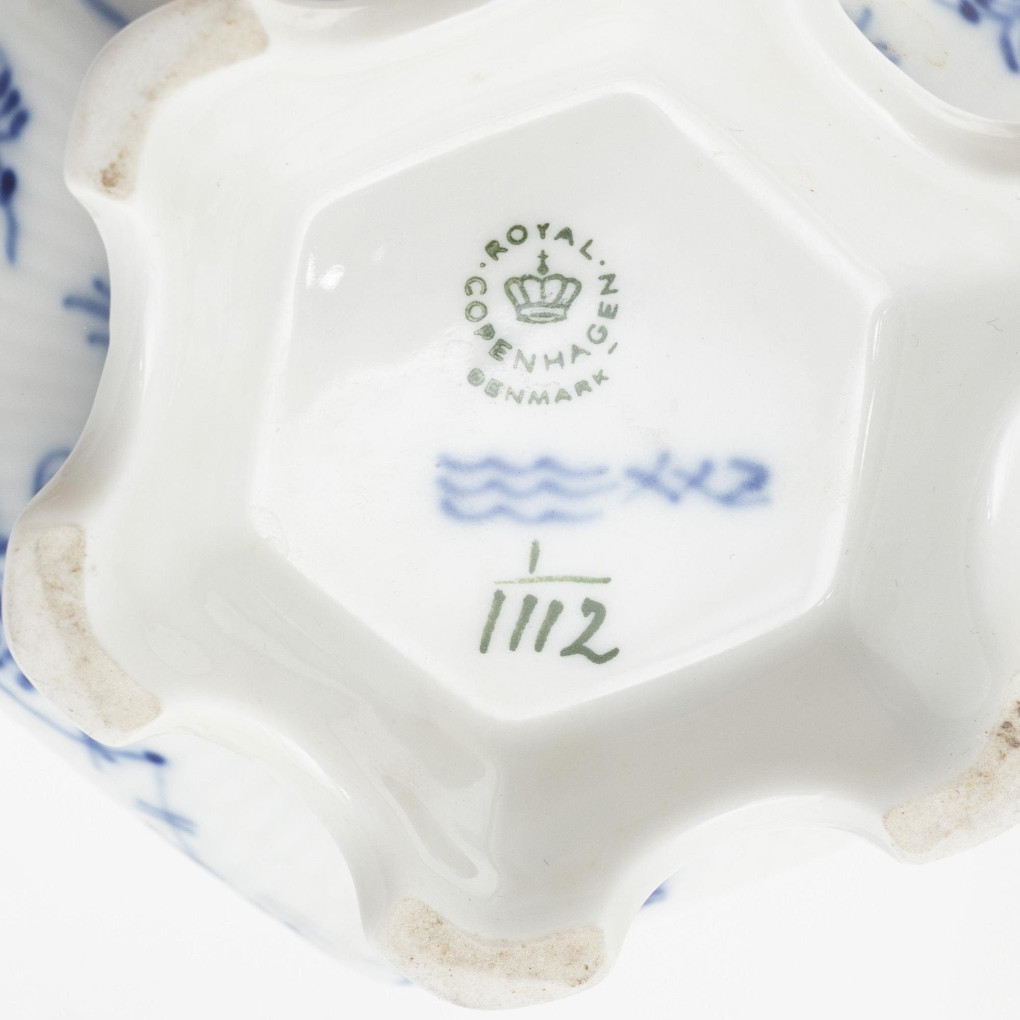 Mat- och kaffeservis, 76 delar, porslin, "Musselmalet", Royal Copenhagen, Danmark.