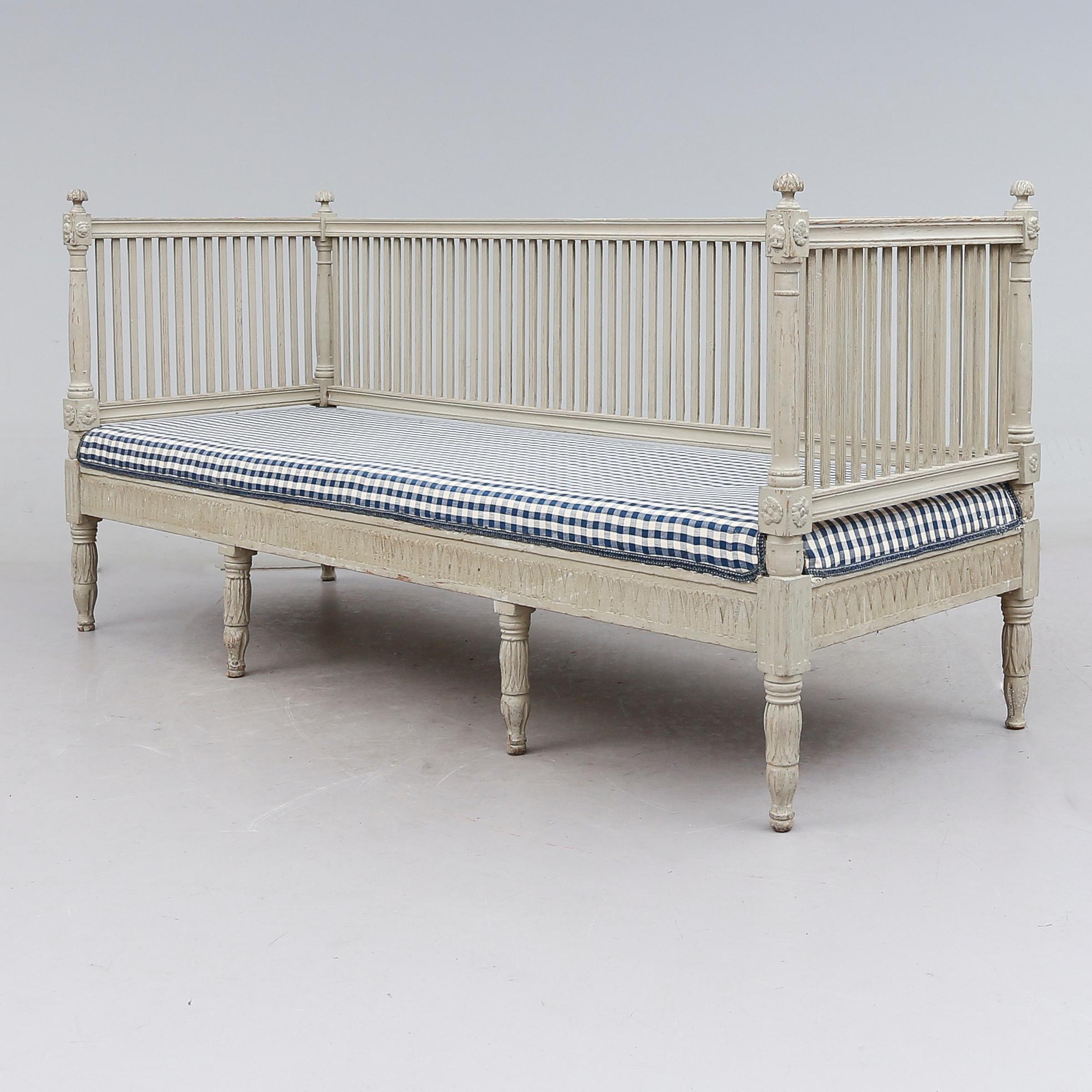 SOFFA, sengustaviansk, omkring år 1800.