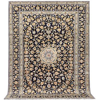 A Kashan carpet, c. 365 x 259 cm.