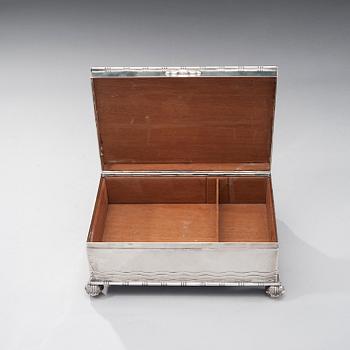 SKRIN, silver, C.G.Hallberg, Stockholm 1922. Vikt 1620 g.