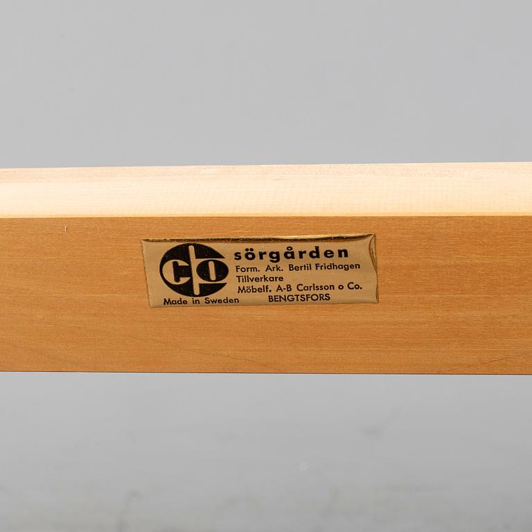 BERTIL FRIDHAGEN, a 'Sörgården' walnut table.
