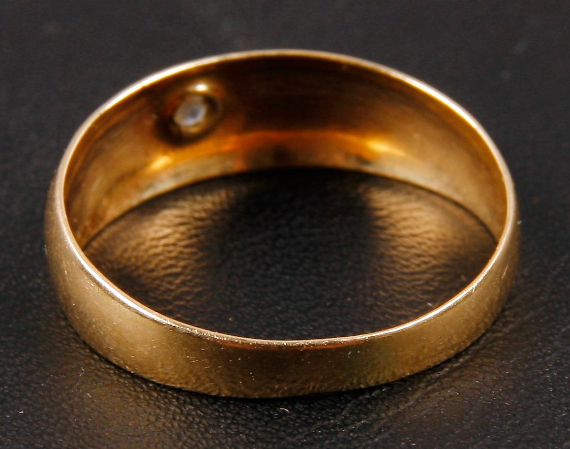 RING, 18K guld och diamant.