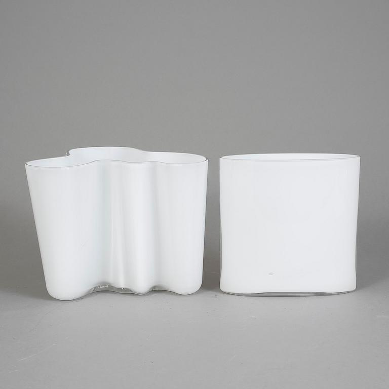 VASER, 2 st. Alvar Aalto och Tapio Wirkkala, Iittala, Finland, 1900-talets slut.