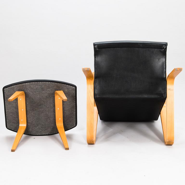 EERO SAARINEN, fåtölj samt fotpall, "Grasshopper", licenstillverkad av Tetrimäki Finland.