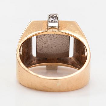 Ring, 14K guld, diamanter totalt ca. 0.15 ct enligt gravyr och lapis lazuli.