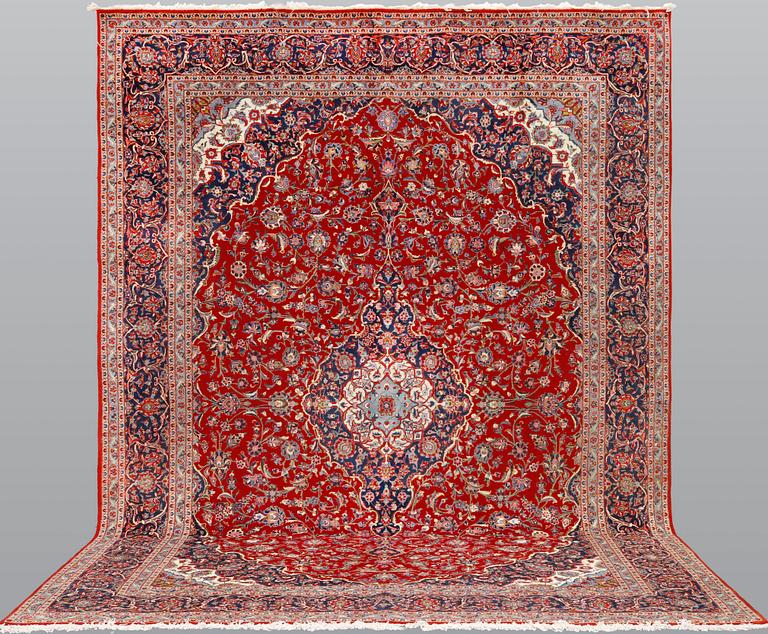 A Kashan carpet, ca 425 x 297 cm.