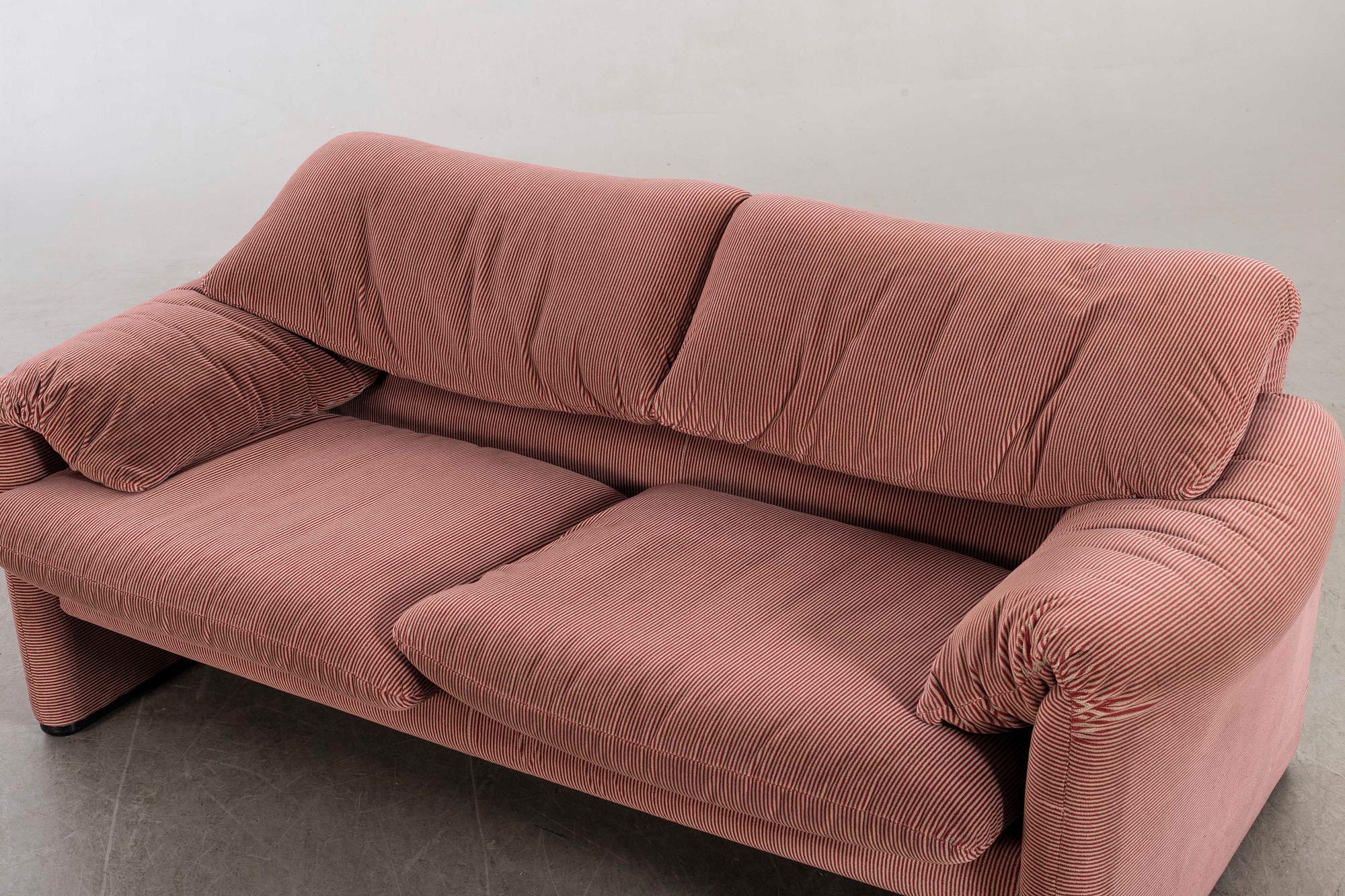 A second half of 20th Century Vico Magistretti 'Maralunga' sofa for Cassina.
