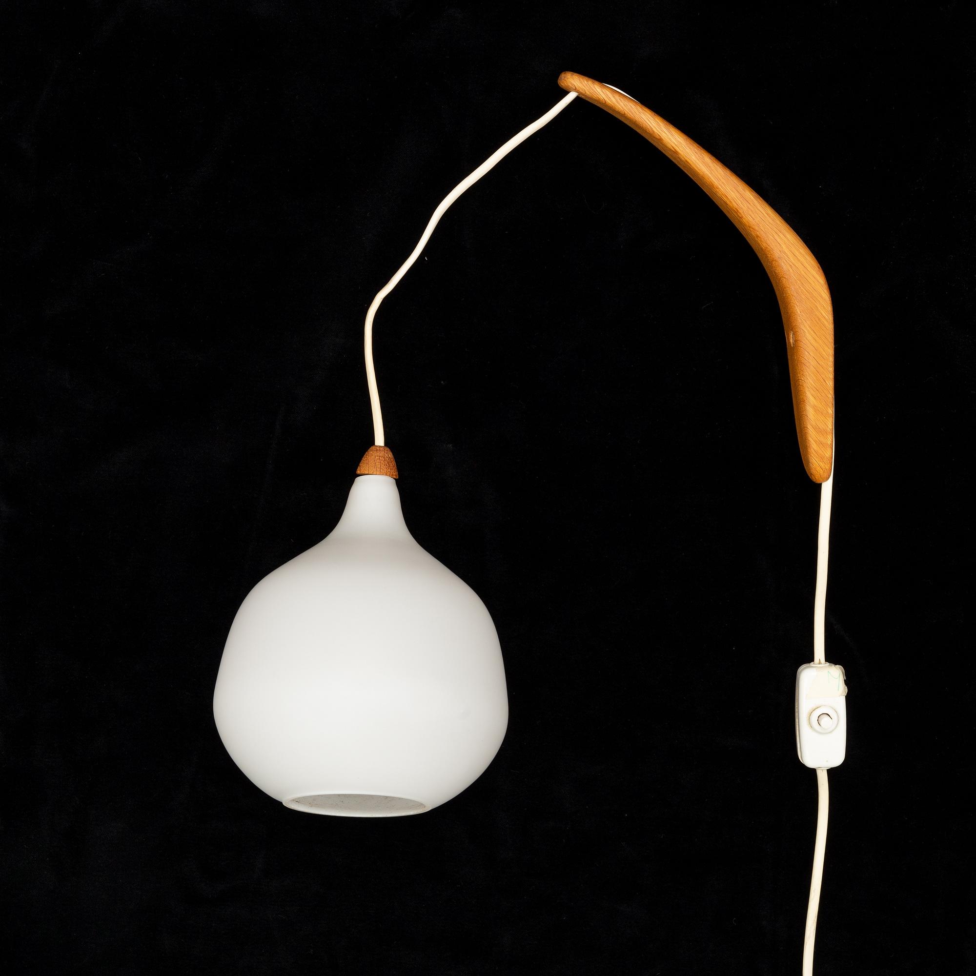 Uno & Östen Kristiansson, taklampa och vägglampa, Luxus, Vittsjö, 1950/60-tal.