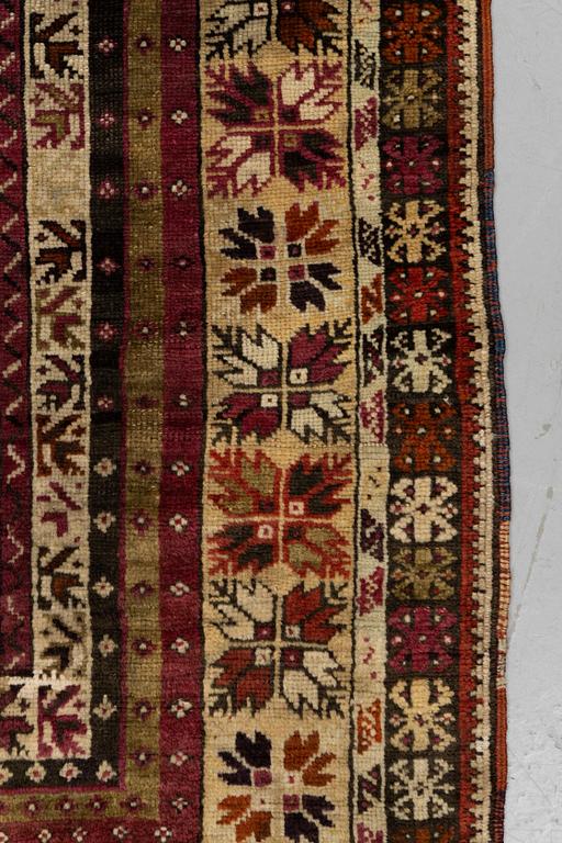 Matta, antik Avanos, ca 180 x 136 cm (samt 5 resp. 6 cm slätväv på vardera kortsida).