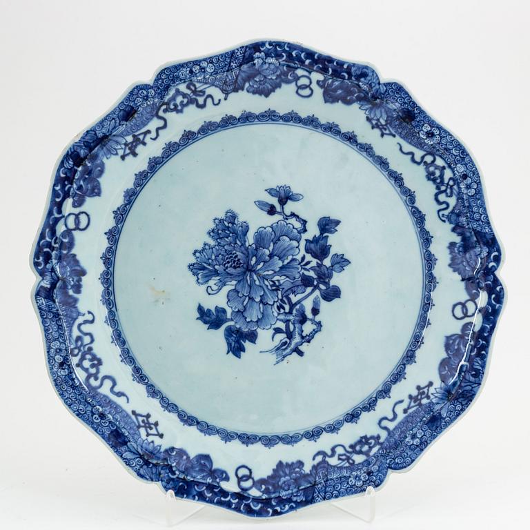 A set of two blue and white serving dishes, Qing dynasty, Qianlong (1736-95).