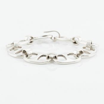 Bertel Gardberg, a silver bracelet, Hopeatehdas Oy, Helsinki 1966.