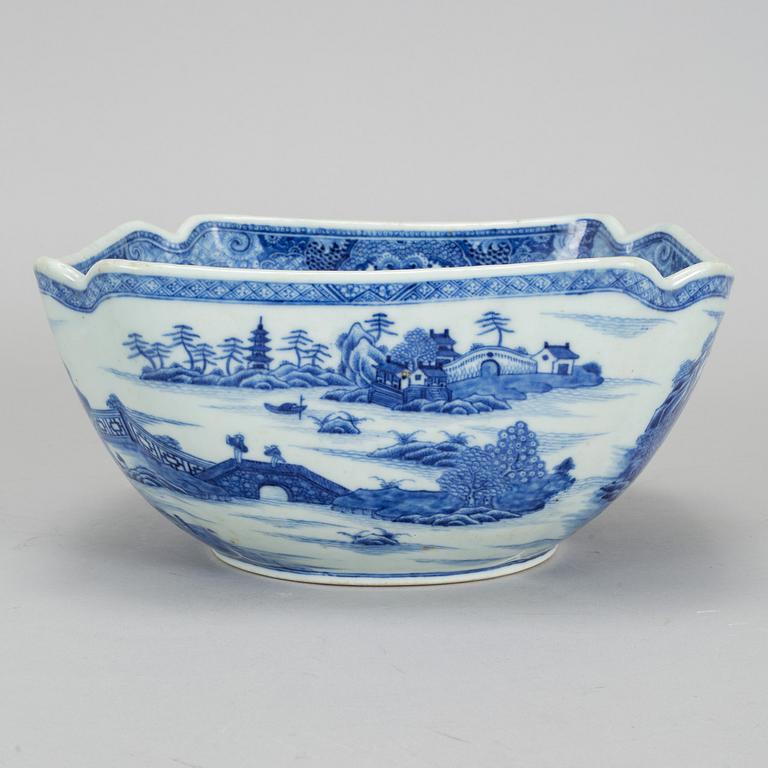 Two blue and white serving dishes and a bowl, Qing dynasty, Qianlong (1736-95).