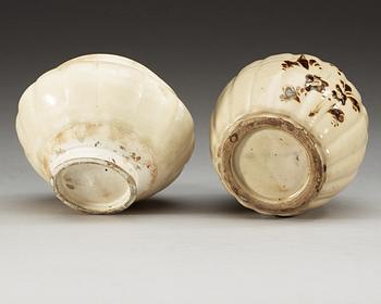 A white glazed bowl and a chizhou vase, Song (960-1279) and Yuan dynasty (1271-1368).