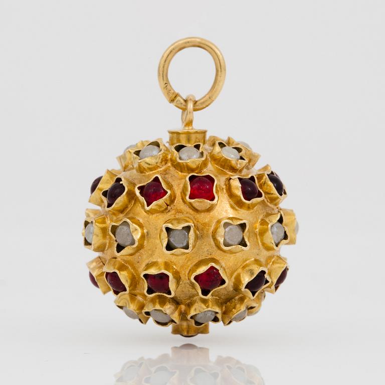 BERLOCK, 18 k guld med cabochonslipade stenar. Vikt ca 6 g.