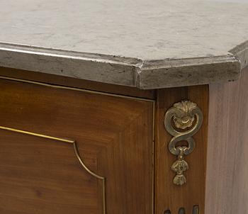 Sekretär, Sengustavianskt Stockholmsarbete i Gottlieb Iwerssons art, omkring år 1800.