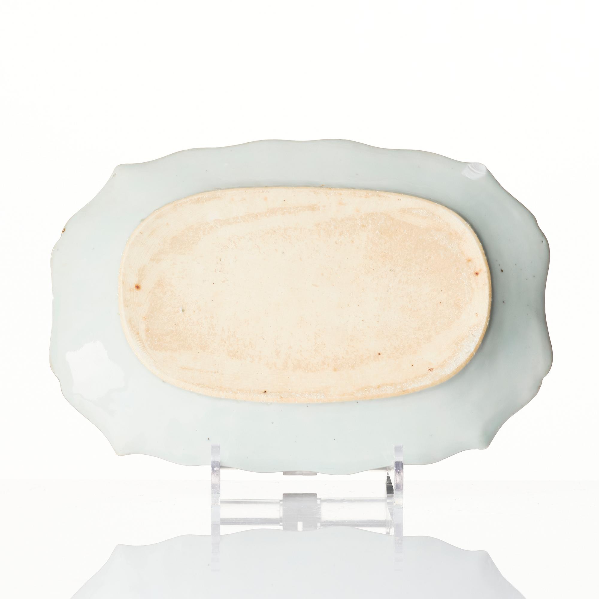 A blue and white serving dish, Qingdynasty, Qianlong (1736-95).