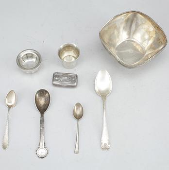 PARTISILVER, 8 delar, bland annat en skål i sterlingsilver av Åke Strömdahl, Stockholm, 1956. 1900-tal. Vikt ca 480 gram.