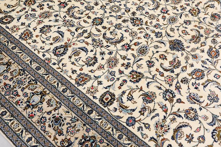 A Keshan carpet, c. 365 x 250 cm.