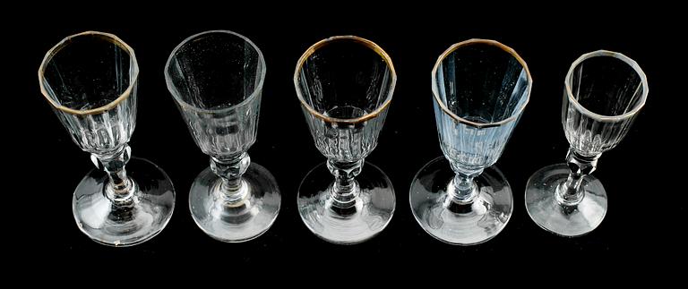 STARKVINSGLAS, 14 st snarlika, 1800-talets andra hälft.