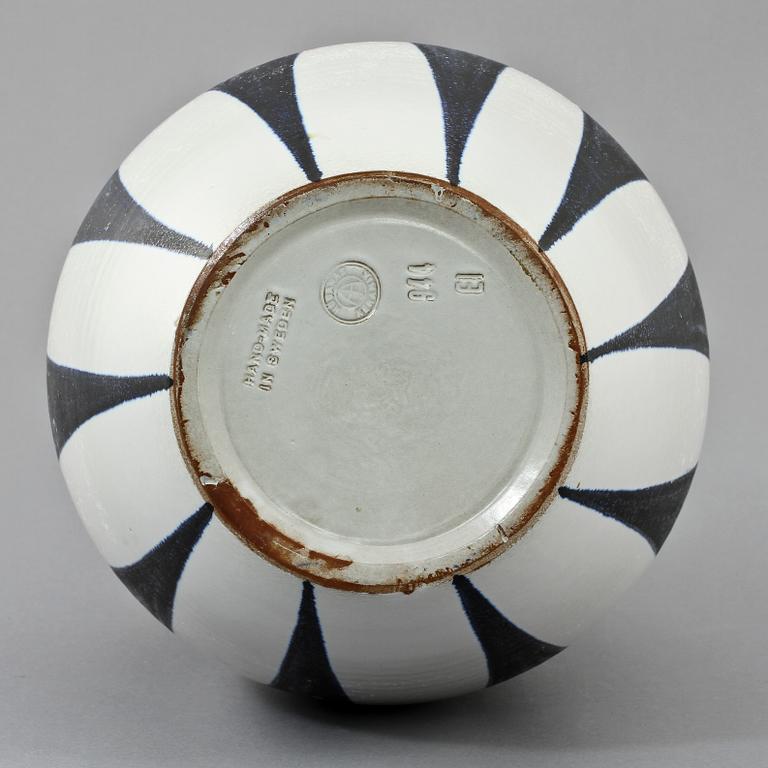 VAS, stengods, Erik Ivarsson samt dekor troligen av Mette Doller, Höganäs, 1900-talets tredje kvartal.