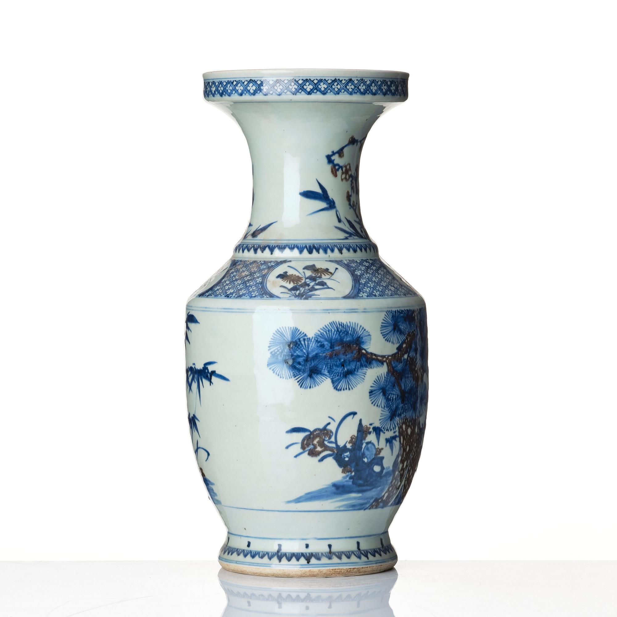 A blue and white and iron red vase. Qing dynasty, 19th century.