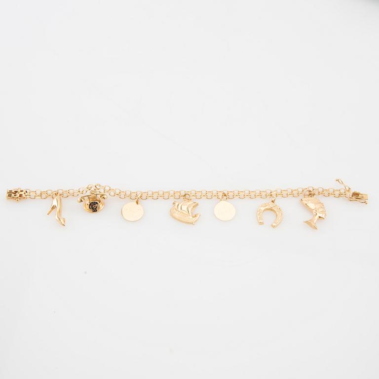 Bracelet 18K gold Bismarck link with charms.