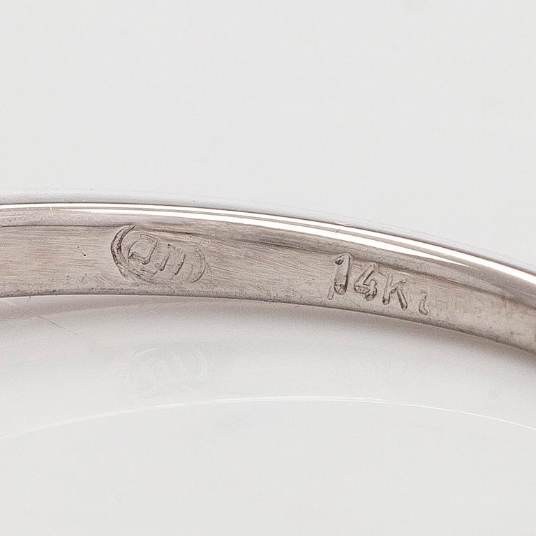 Sormus, 14K valkokultaa, ja briljanttihiottu timantti.
