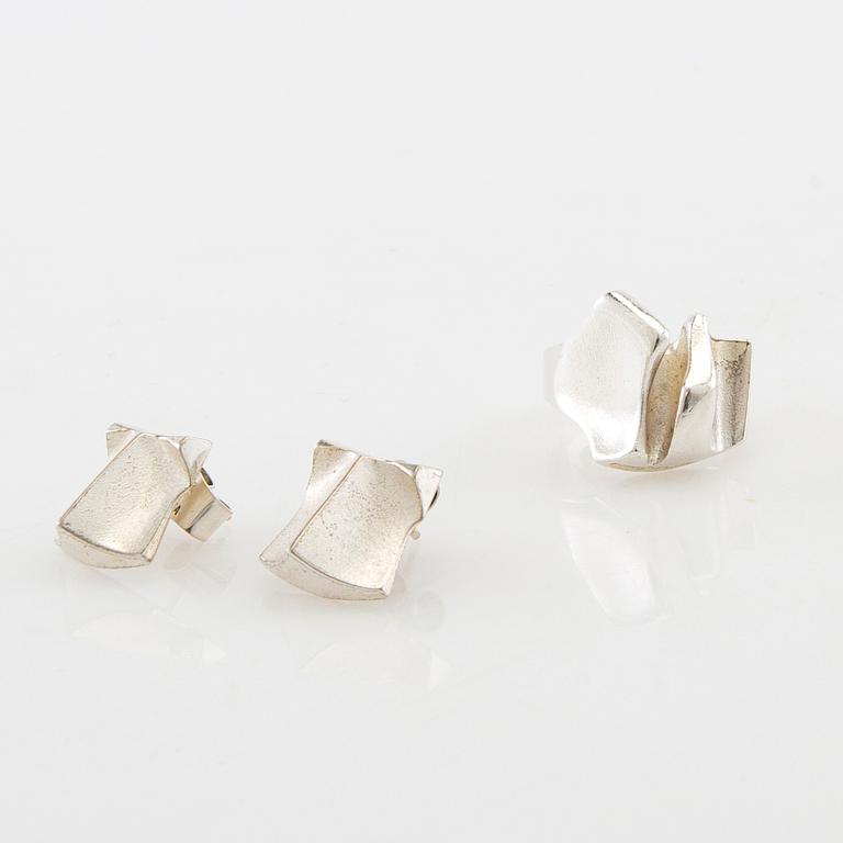 Björn Weckström, örhängen ett par "Muletta" samt ring "Pandora" 1985 silver, Lapponia.