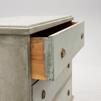 Chest of drawers, late 19th century.