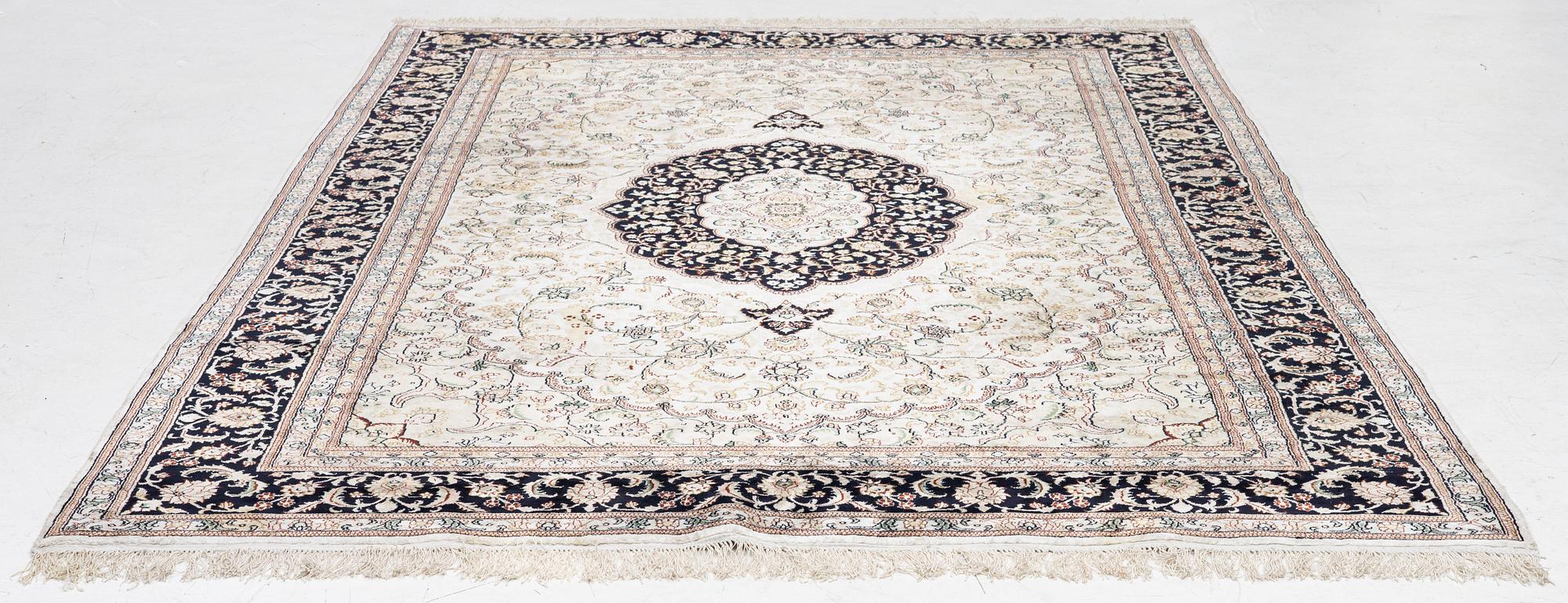 Matta, orientalisk, ca 278 x 190 cm.